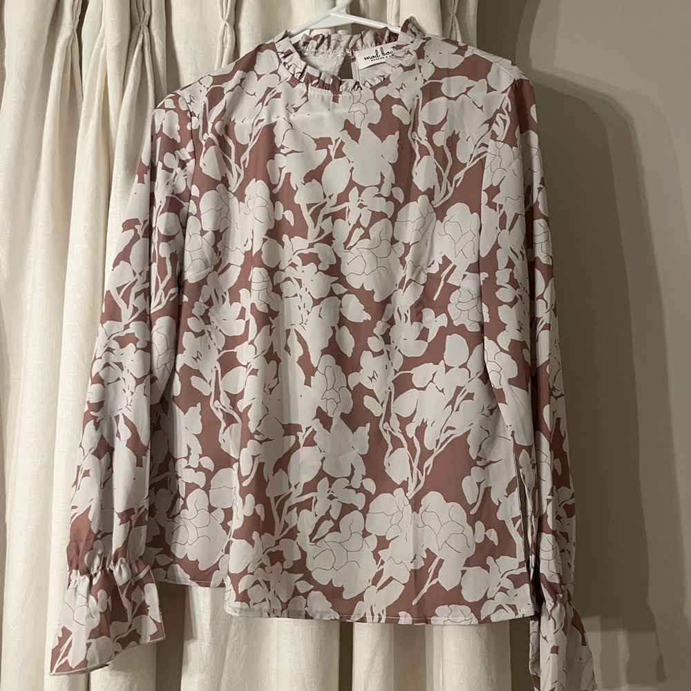 Mod Boutique tan & white floral blouse, M